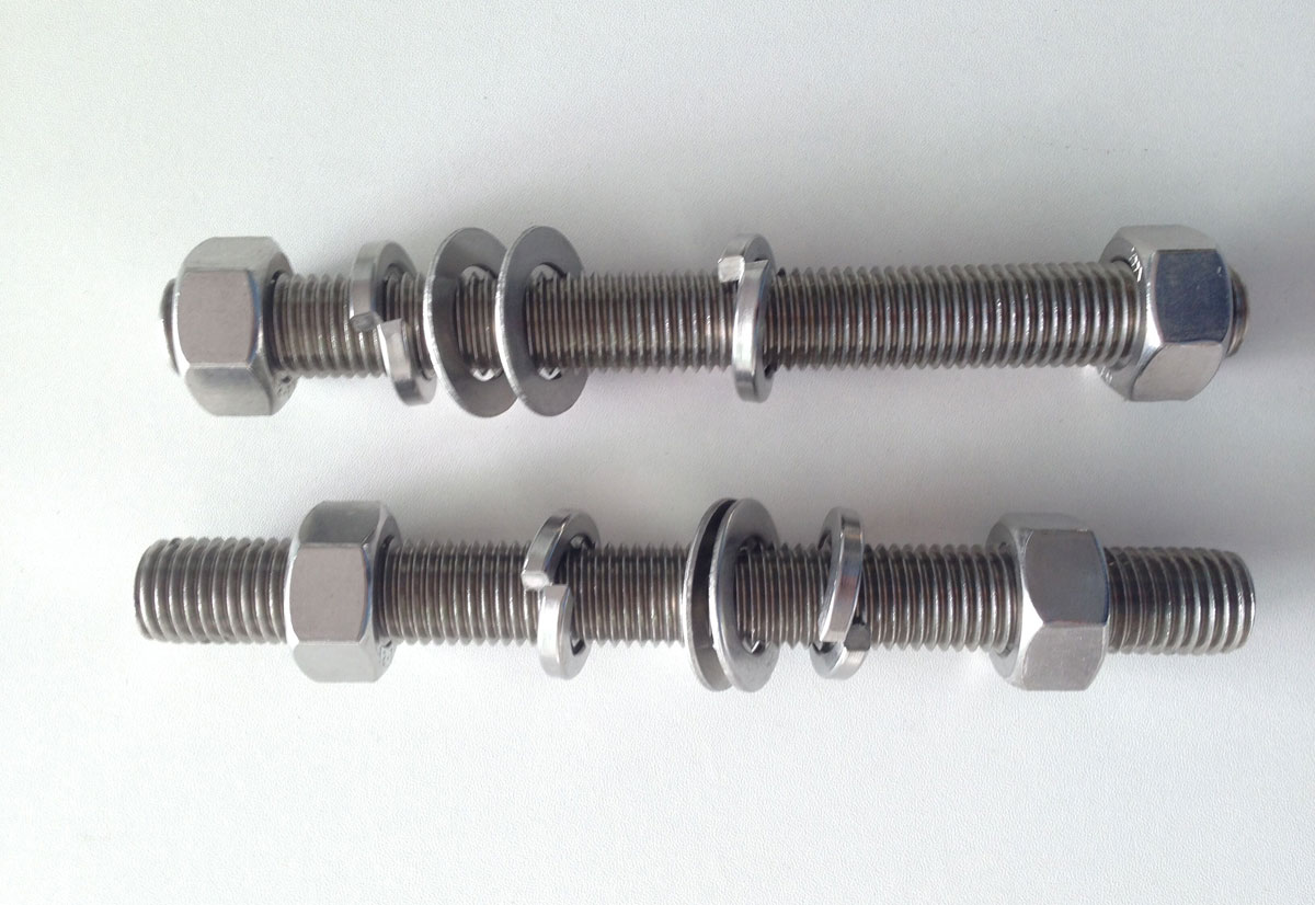 China ASTM A193 Grade B8 Stud Bolt With Nuts and Washers, M16X118mm