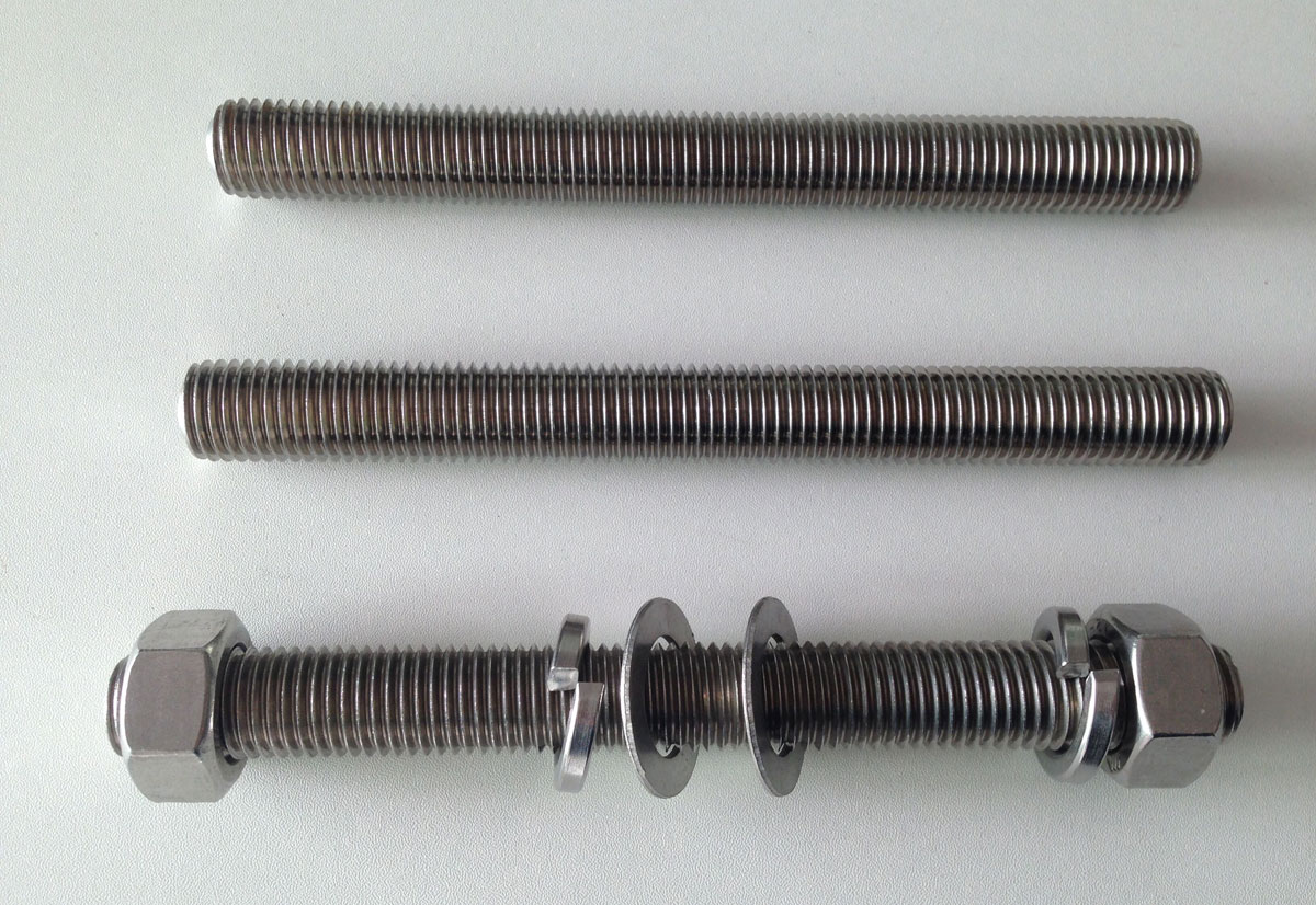 China ASTM A193 Grade B8 Stud Bolt With Nuts and Washers, M19X137mm