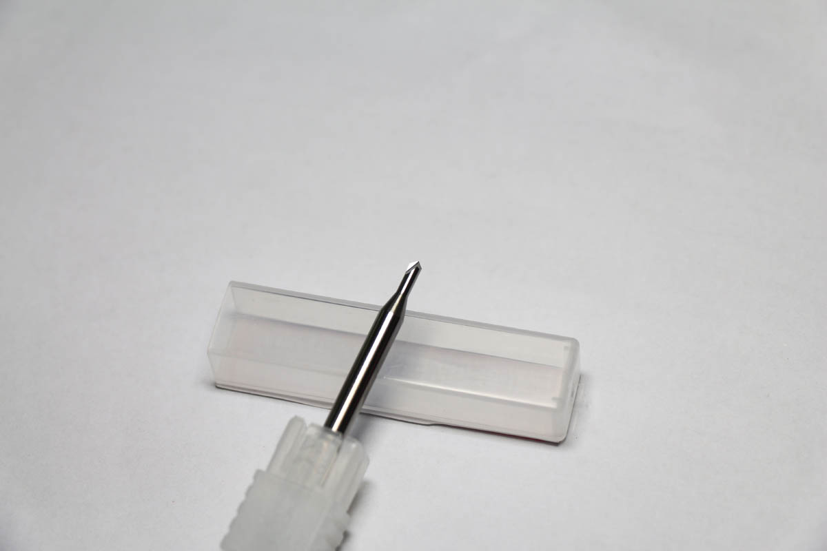 Double end chamfer pointed cutter