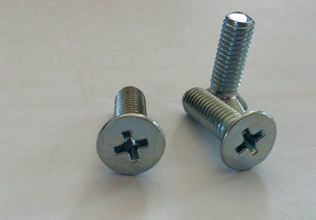Color zinc tapping screw with cross drive pan washer head M2.0