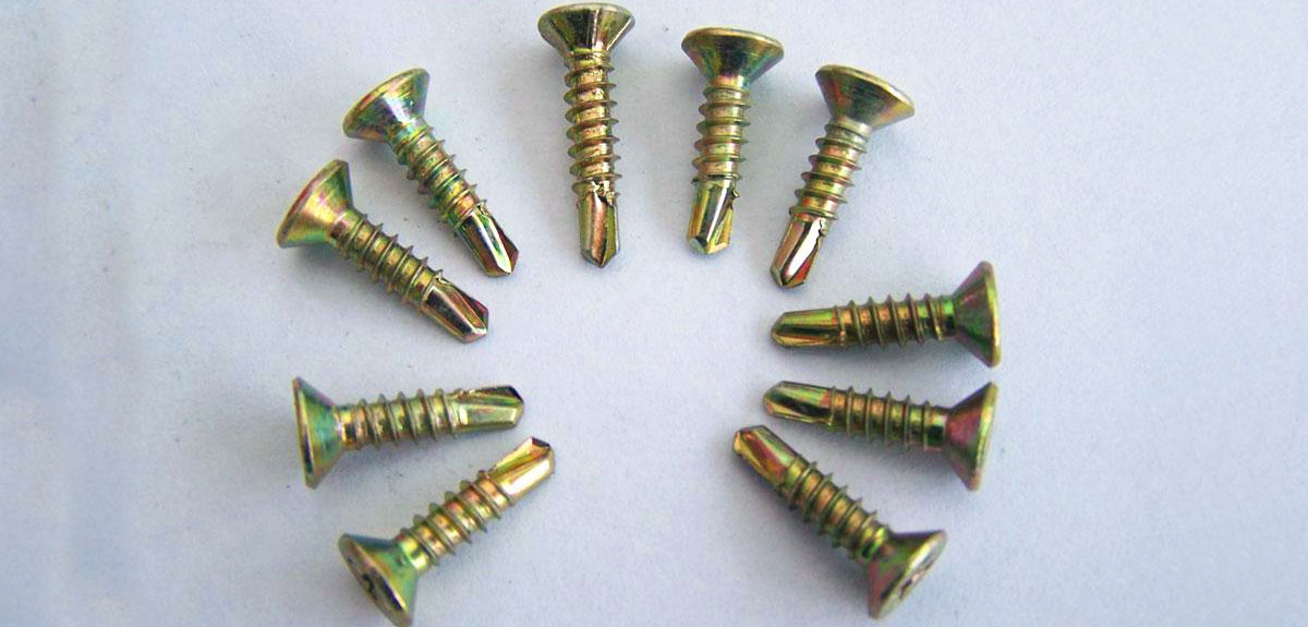 drywall screws applicated in wood and metal