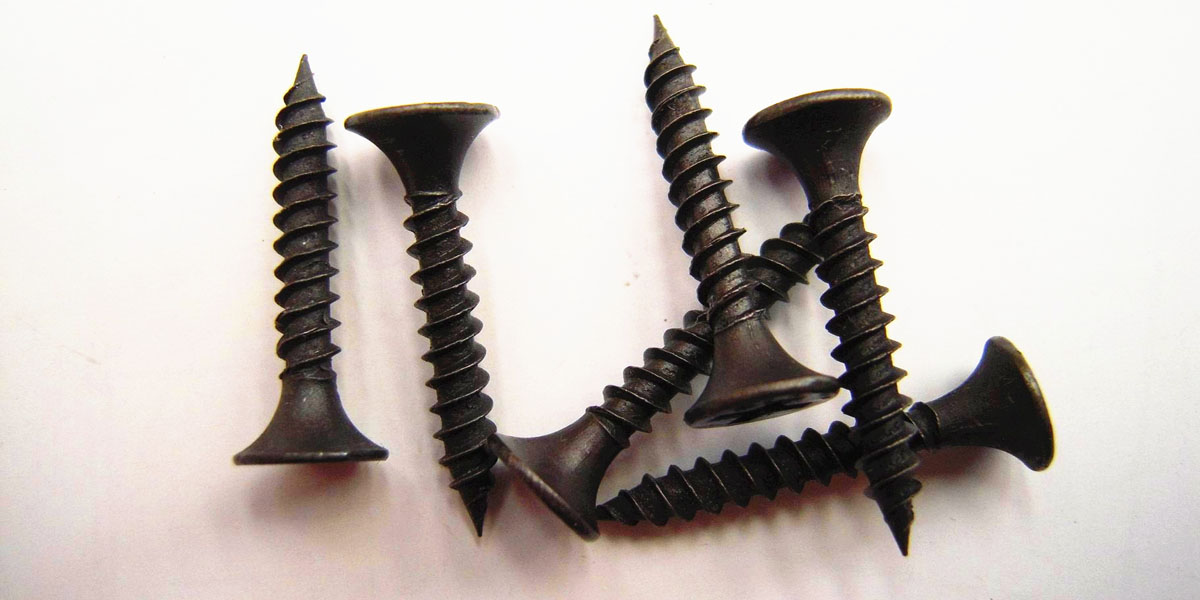 Fine drywall screw applicated in wood and metal