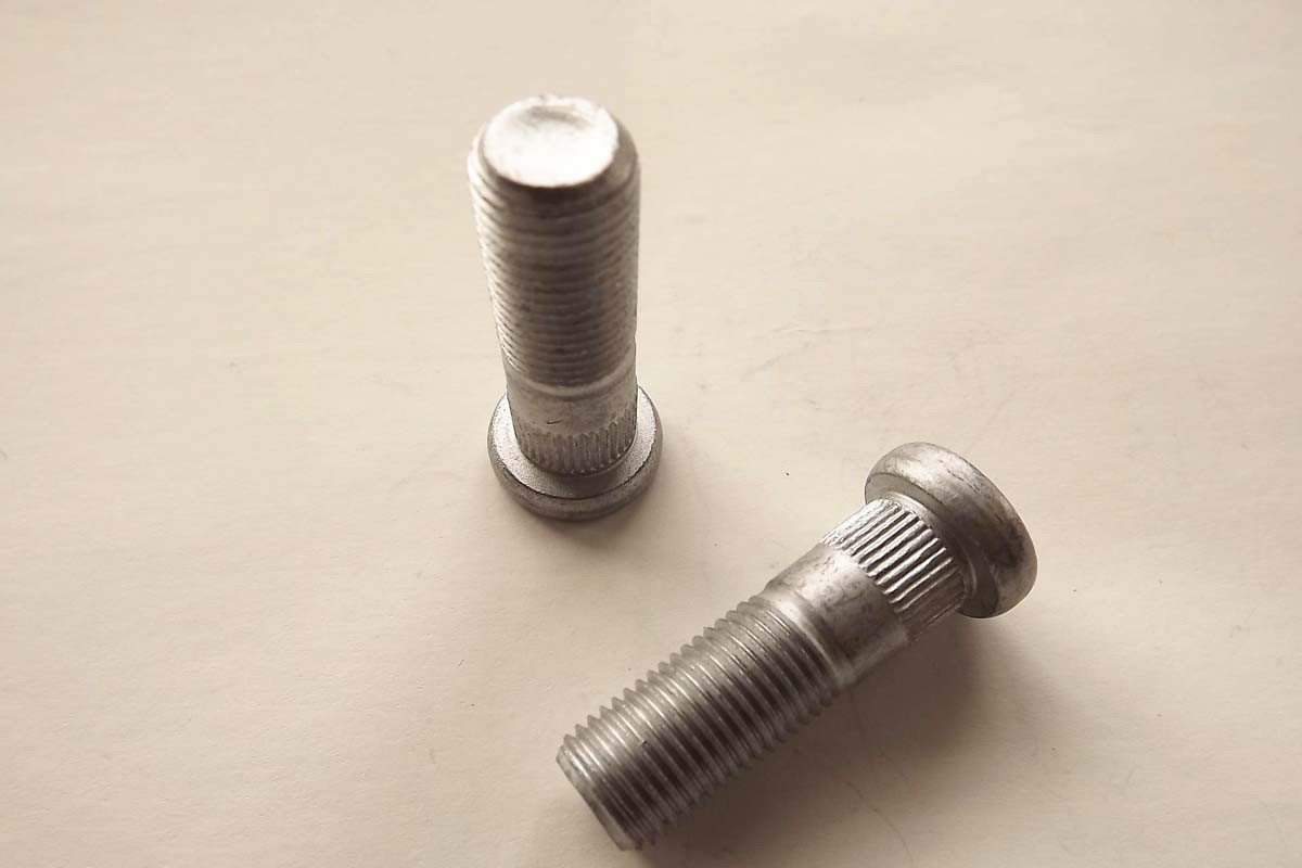 Flat Round Head Knurled Shoulder Wheel Hub Bolt