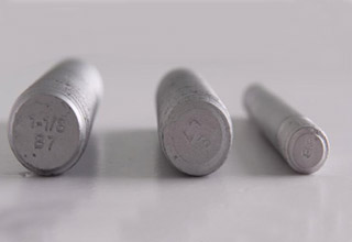 STUD BOLT ASTM A 193-B7